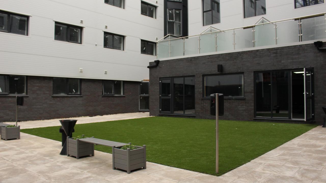 Peace Apartments - Luton Exterior foto